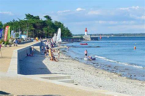 Participants déguisés plage de Langoz