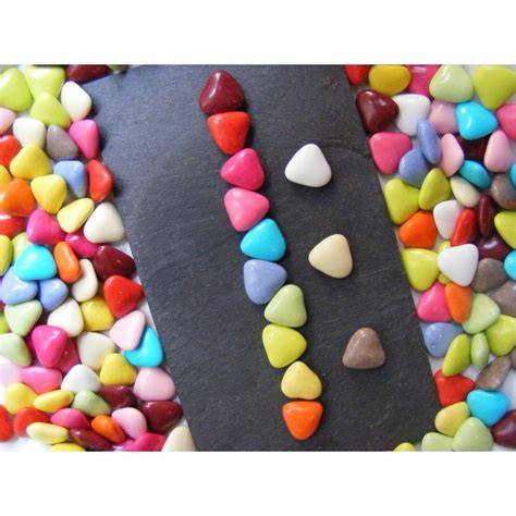 Dragées en décoration et assortiment coloré
