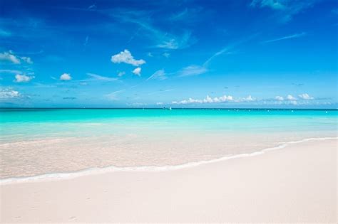 plage sable blanc et eau turquoise