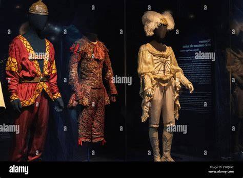 Scène de distribution et costumes mozartiens