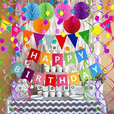 image de décorations d'anniversaire colorées