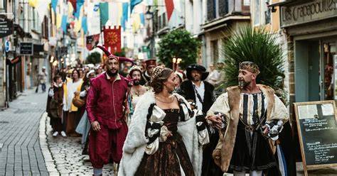 cavalcades medievales et costumes au Puy-en-Velay