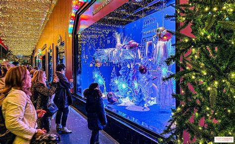 Vitrines et décorations avec メリークリスマス