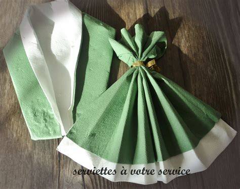 plissage serviettes en forme de robe enfant