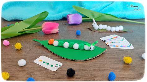 Enfants formant une chenille pour nouvel an