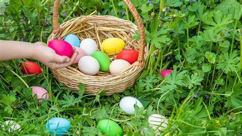 illustration chasse oeufs bebe
