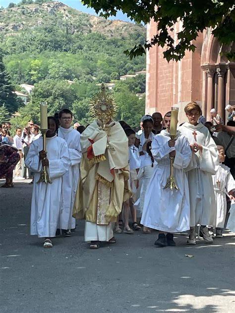 procession et enseigne Boufarèu