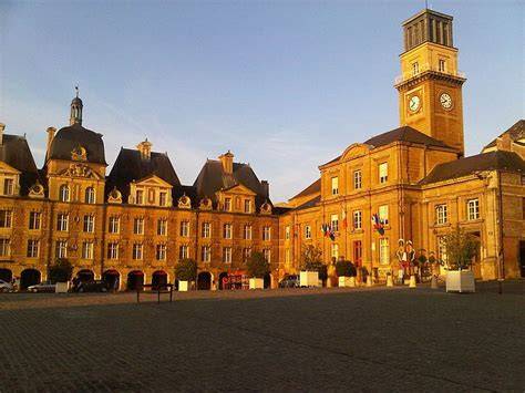 place de l Hotel-de-ville Charleville-Mézières