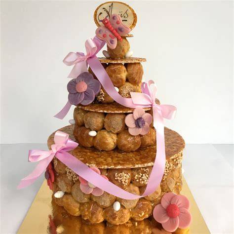 gâteaux de baptême choux décoration fleurs dorées
