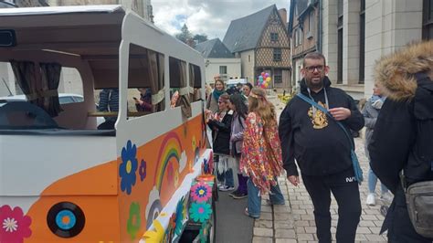 Carnaval coloré dans les rues de Lens