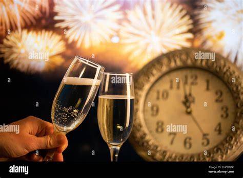 Feux d'artifice coupe champagne nouvel an