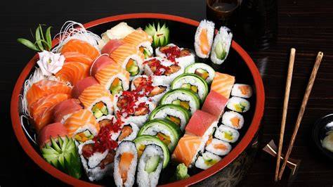 Préparation de plats japonais en groupe