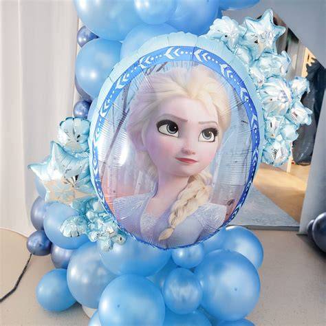 Décoration anniversaire La Reine des Neiges avec ballons et guirlandes