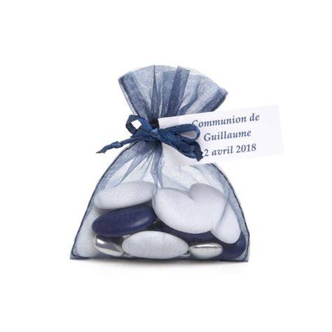 Étiquettes bleu marine sur sachets dragées