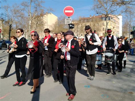 Défilé de carnaval place de la Croix-Rousse