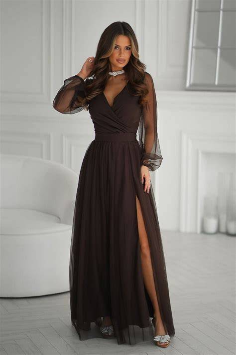 robe marron mariage illustration