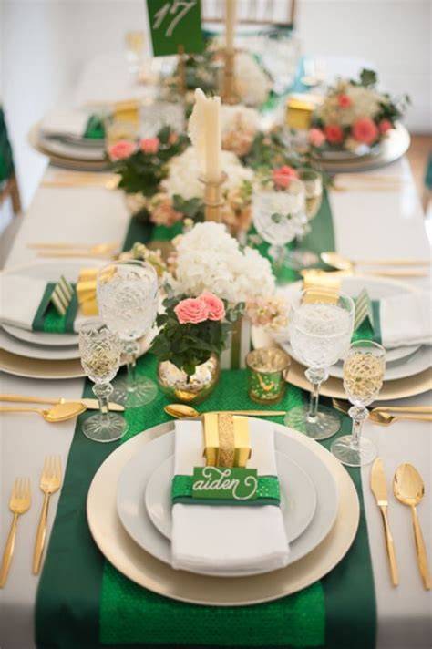 table de noces émeraude vert et or