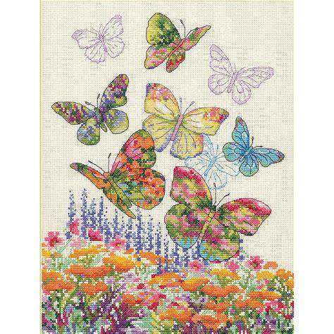 Broderies papillons et fleurs bleu pastel