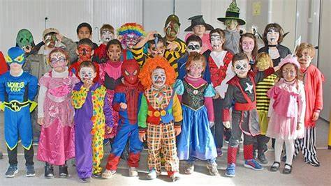 Enfants déguisés pour Mardi Gras