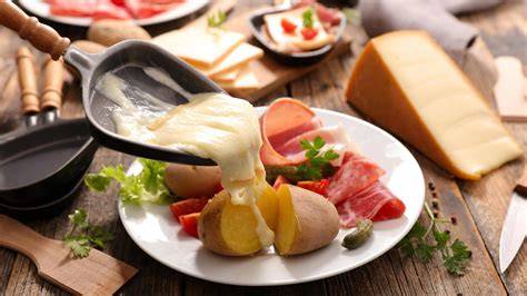 fondue raclette tartiflette repas savoyard