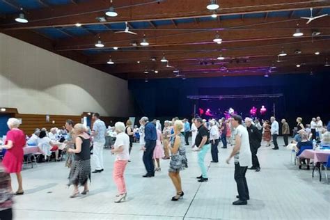 Danseurs en salle des fêtes Yonne