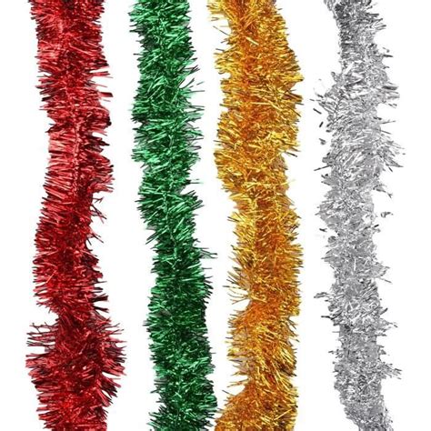Décoration de fête avec guirlandes argentées