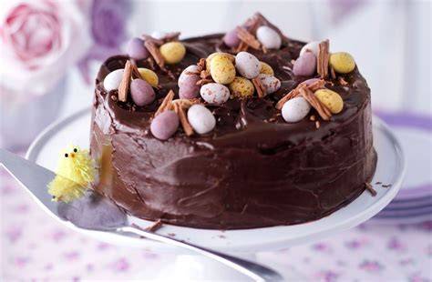 Gâteau de Pâques chocolat œufs décorés