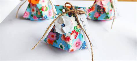 Fleur papier décorative sur boîte dragées
