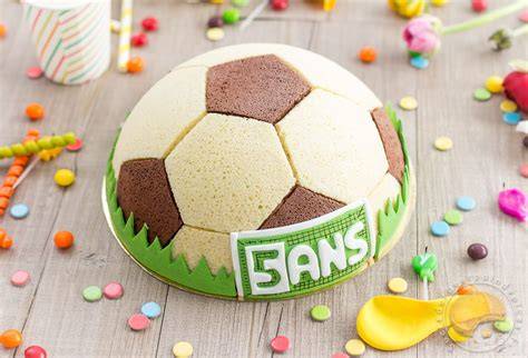 gâteau football personnalisé ballon terrain