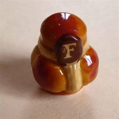 Fève miniature religieuse pâtisserie