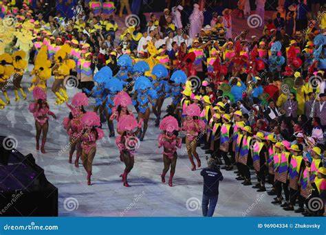 Danseurs et samba cérémonie Rio 2016