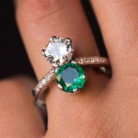 Bagues modernes Toi et Moi émeraude diamant