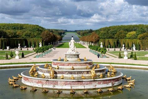 Grand bassin royal et château