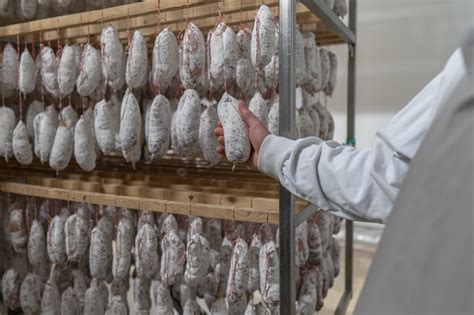 atelier de fabrication de saucisson artisanal