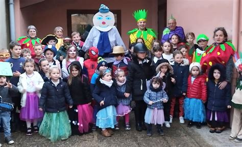 défilé costumé enfants carnaval