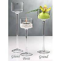 Photophores et fleurs sur table communion