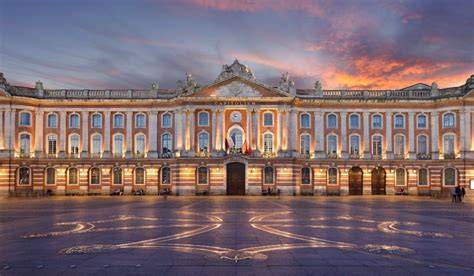Façade rose du Capitole de Toulouse