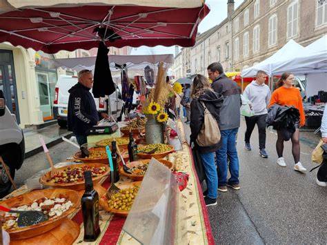 Braderie de printemps dans les rues de Bayonne
