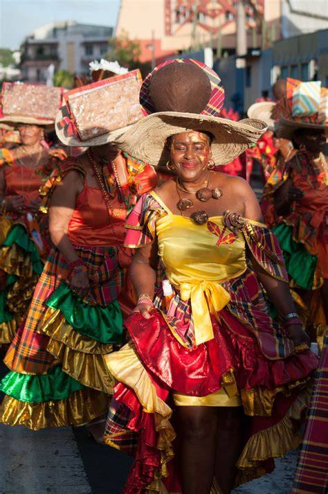 Défilé scolaire de costumes colorés