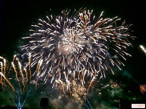 Feu d’artifice en mer à Cogolin