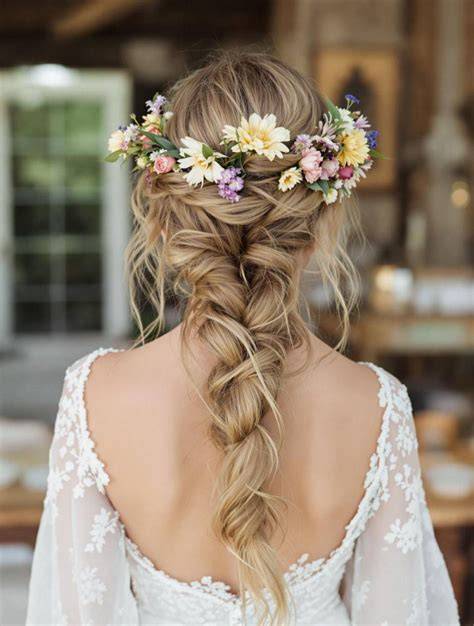 mariée cheveux longs lâchés fleurs bohème