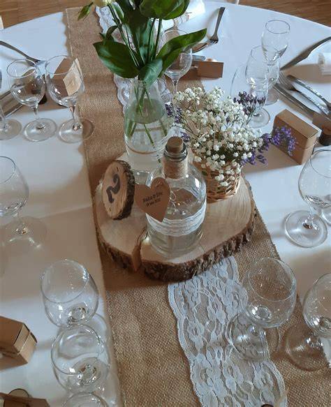 Chemin de table en bois et guirlande LED