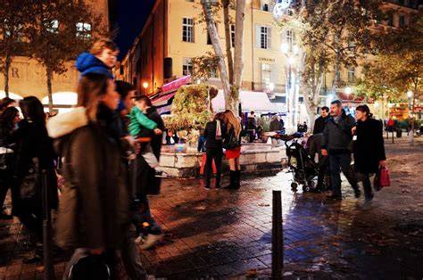 image vie nocturne Provence fêtes