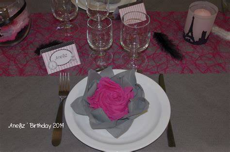 Roses en serviettes rose et grise