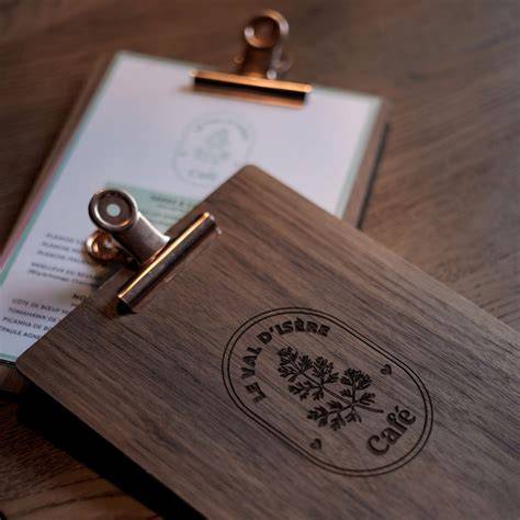 Porte-menu en bois personnalisé