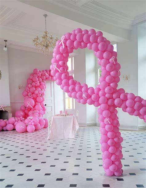 Décor château ballons roses Octobre Rose