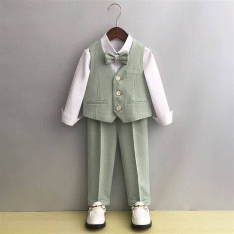 Garçon en tenue cérémonie vert sauge