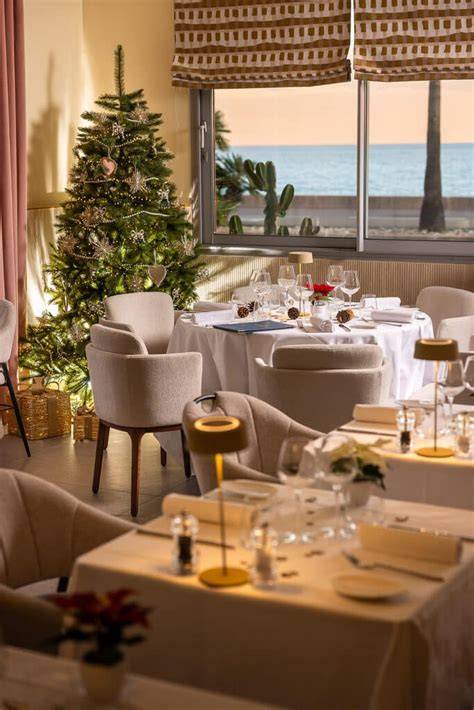 Réveillon festif sur terrasse face à la mer