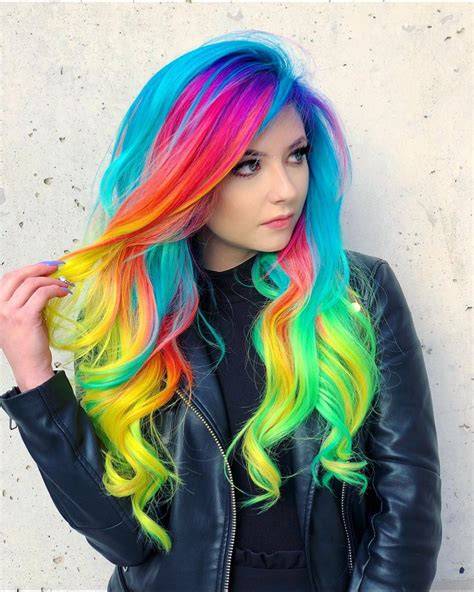 Cheveux colorés en couleurs vives pour carnaval