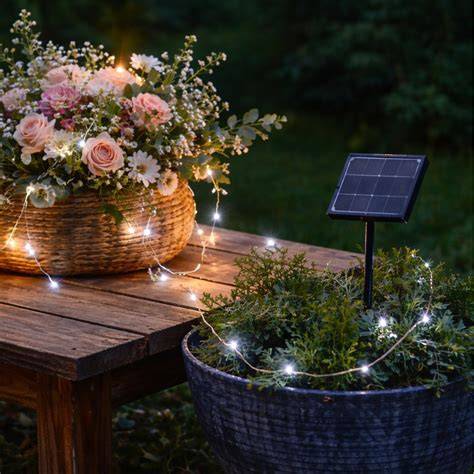 Guirlande micro-LED solaire autour parasol